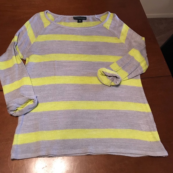Women’s Sz L sweater - Picture 1 of 2